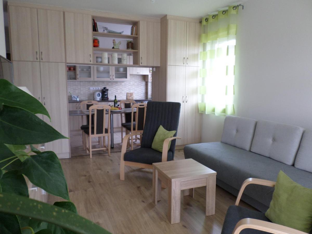 Lakoparki Apartman Veszprem Ngoại thất bức ảnh