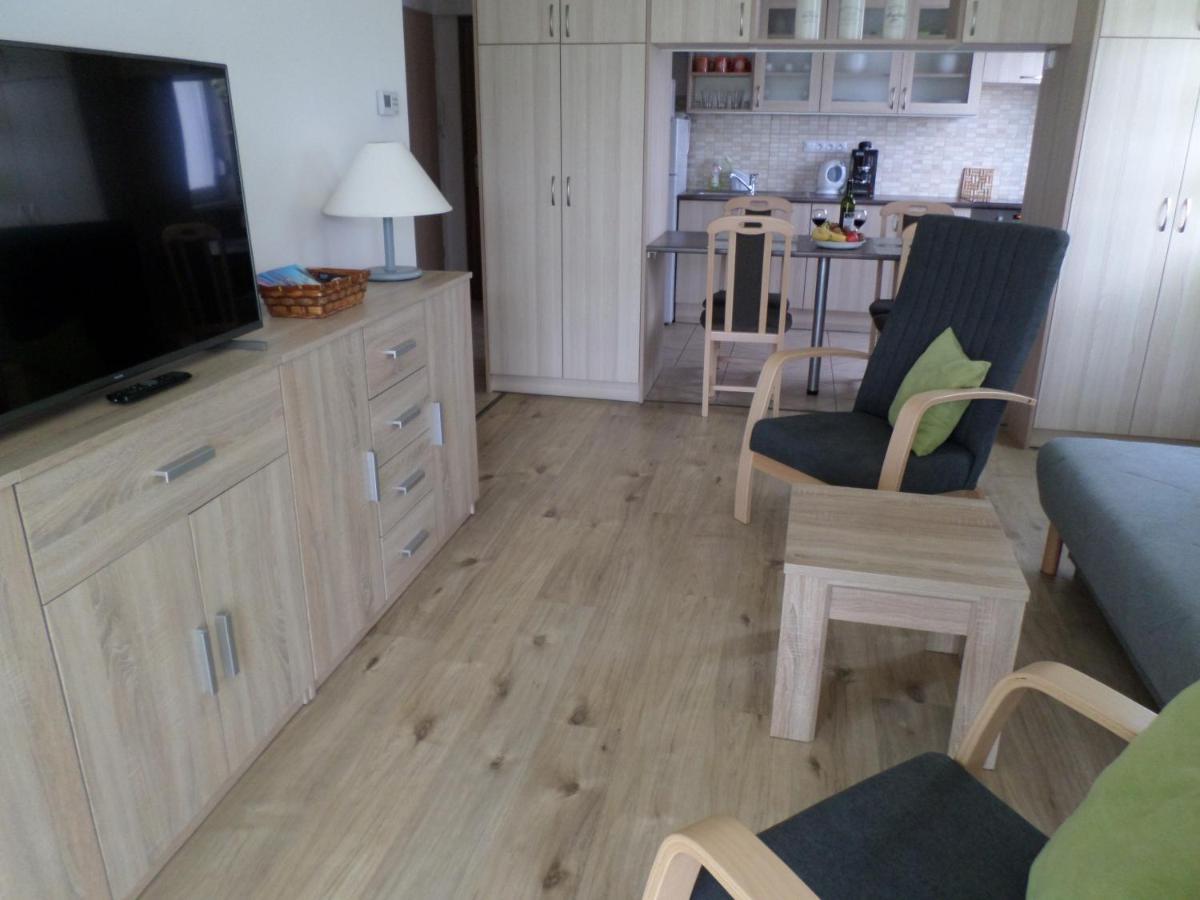 Lakoparki Apartman Veszprem Ngoại thất bức ảnh