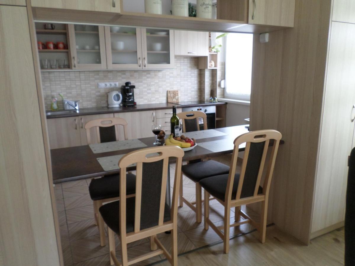 Lakoparki Apartman Veszprem Ngoại thất bức ảnh