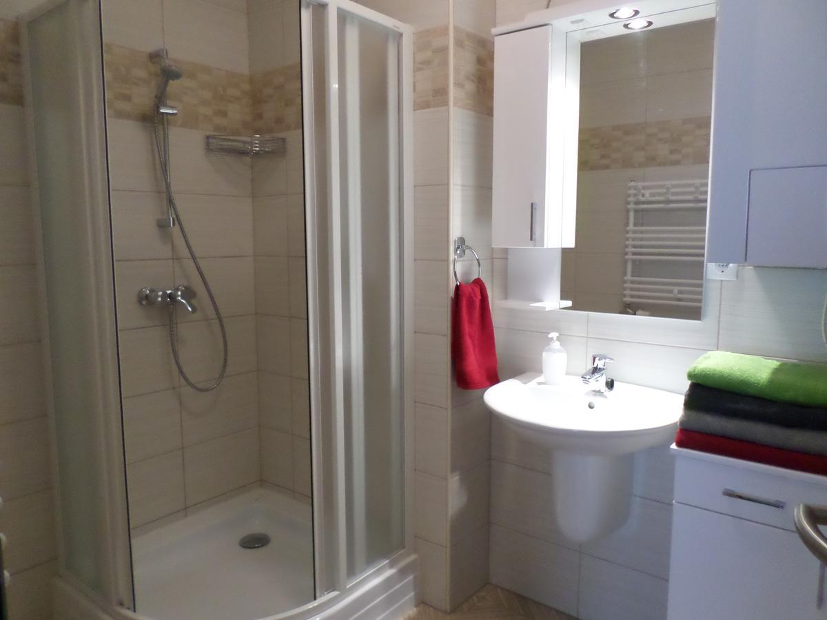 Lakoparki Apartman Veszprem Ngoại thất bức ảnh