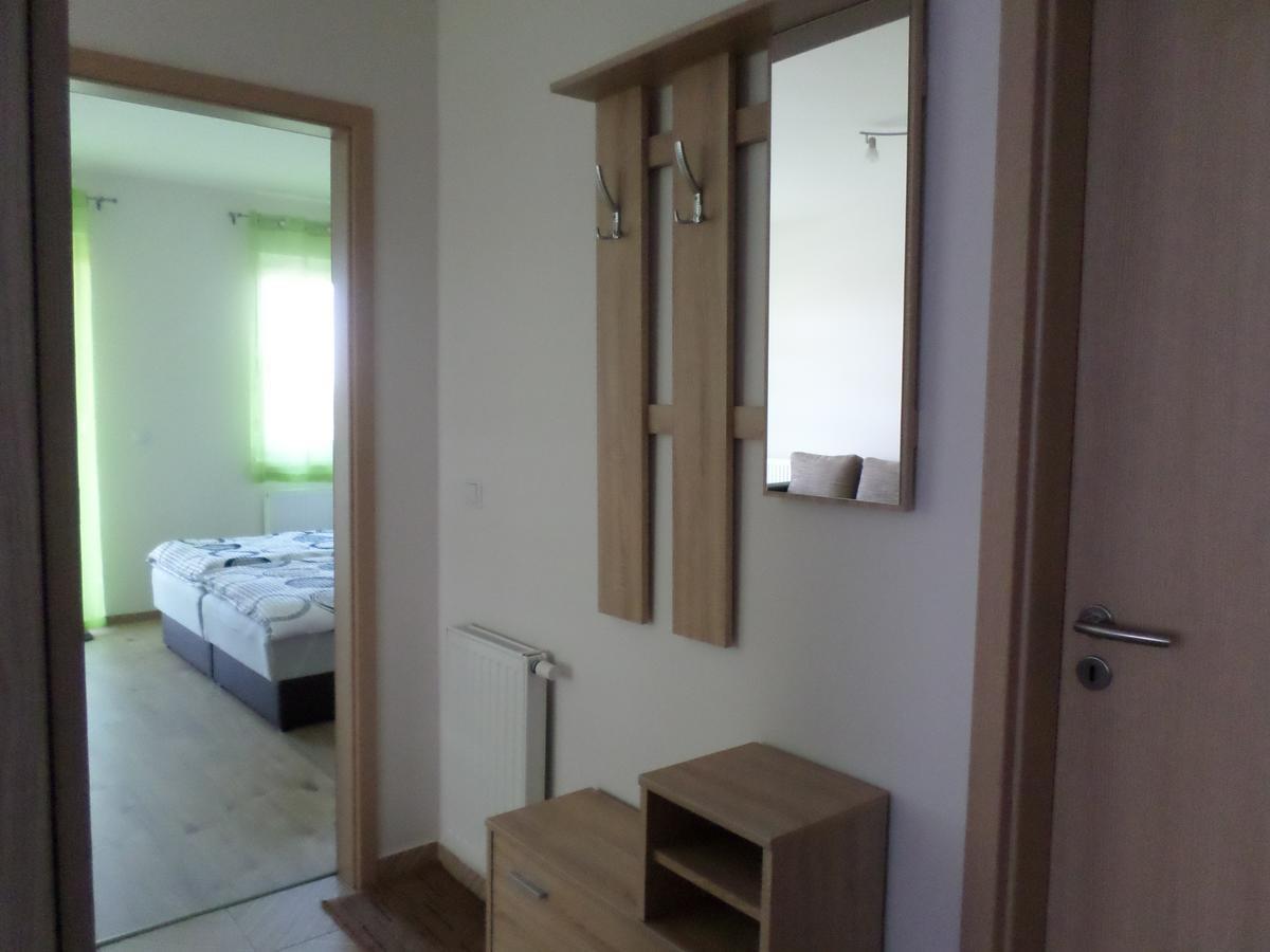 Lakoparki Apartman Veszprem Ngoại thất bức ảnh
