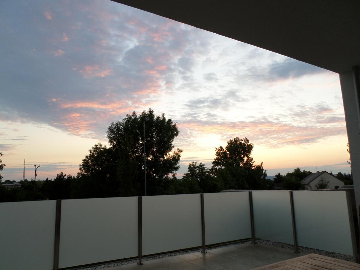 Lakoparki Apartman Veszprem Ngoại thất bức ảnh