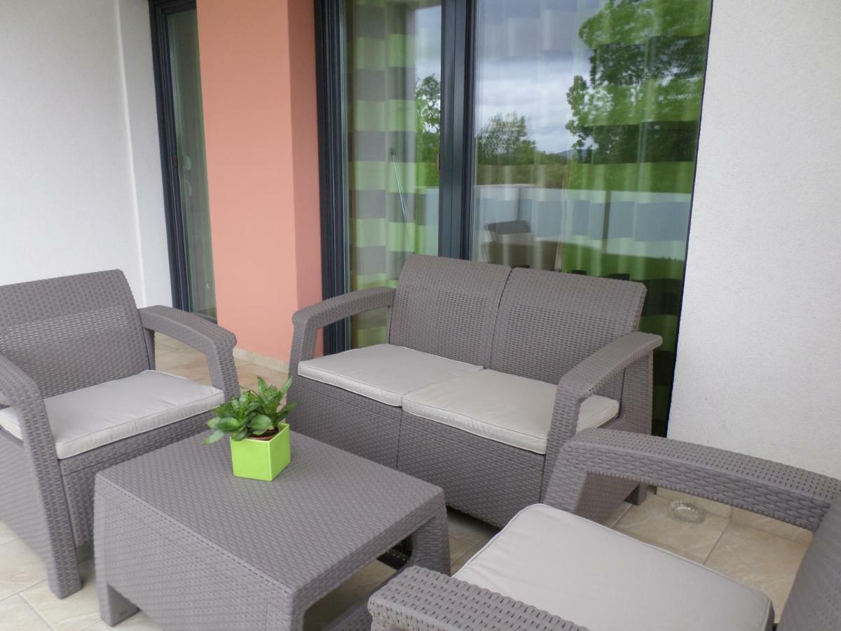 Lakoparki Apartman Veszprem Ngoại thất bức ảnh